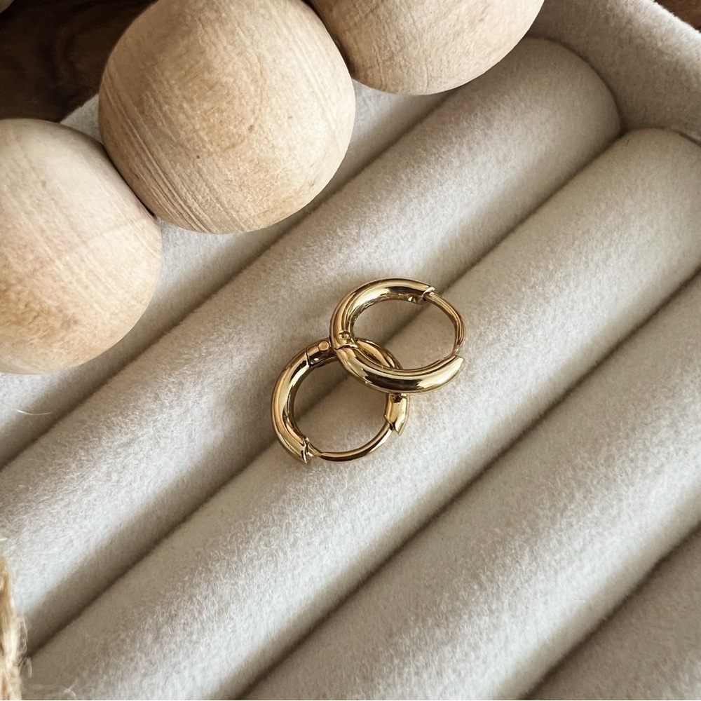 18K GOLD PLATED MINI HOOPS - Picture 6 of 6